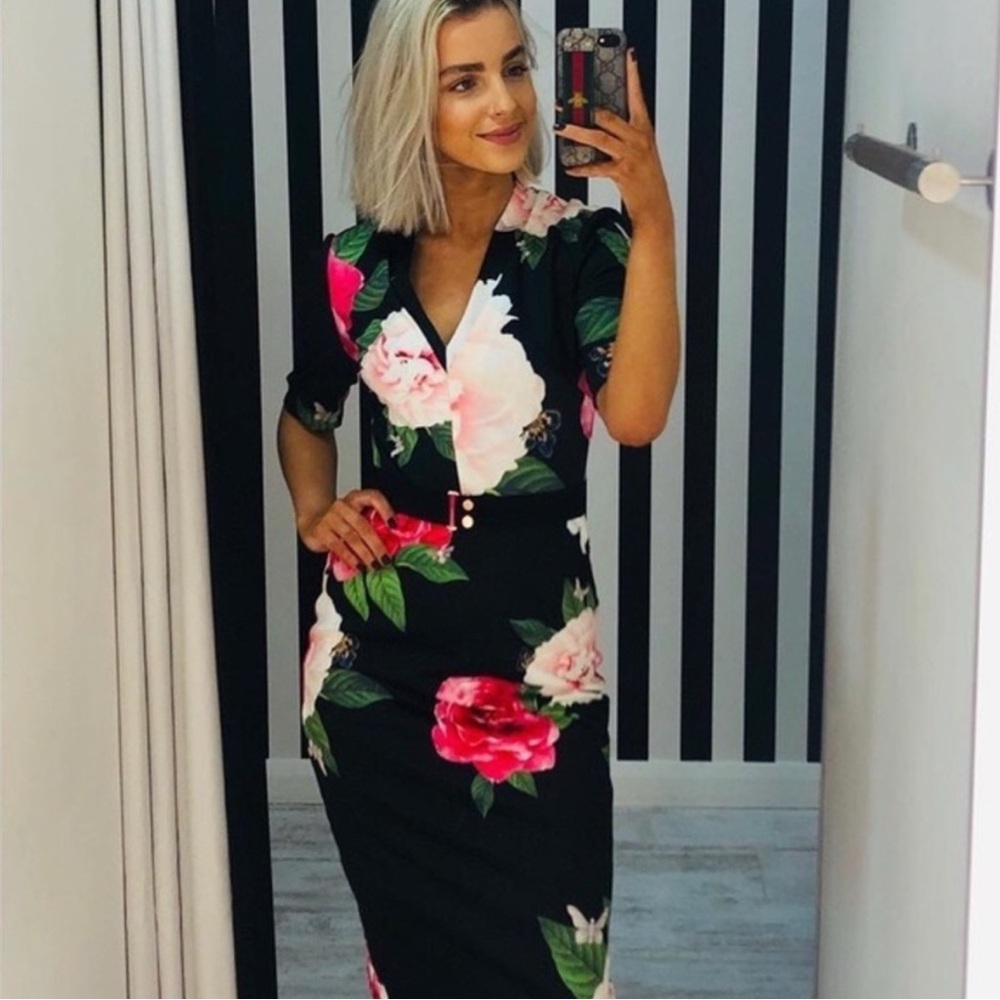 NWT Ted Baker Magnificent V Neck Bodycon—Small (2 in Ted Baker Sizing)